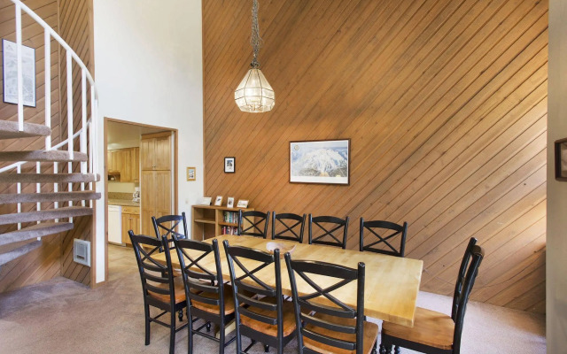 Aspen Creek by 101 Great Escapes