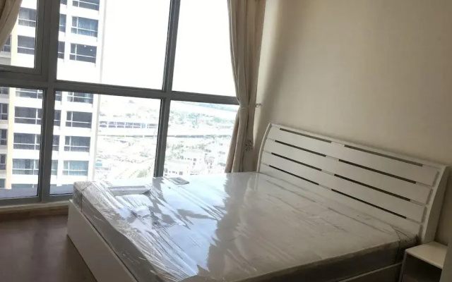 Smiley Apartment 14