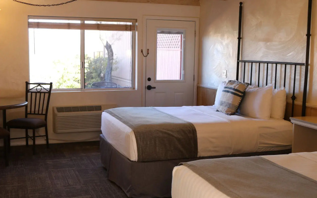 Sky Ranch Lodge
