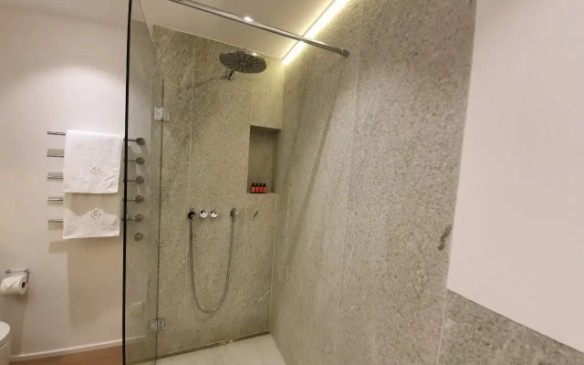 Le Bijou MH6 Jacuzzi Penthouse at Muensterhof / Paradeplatz