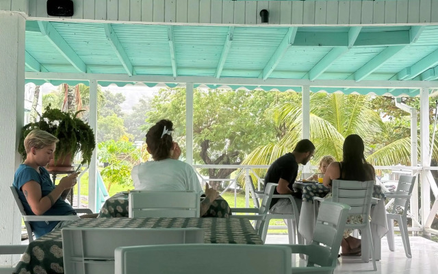 South West Bay Cabañas