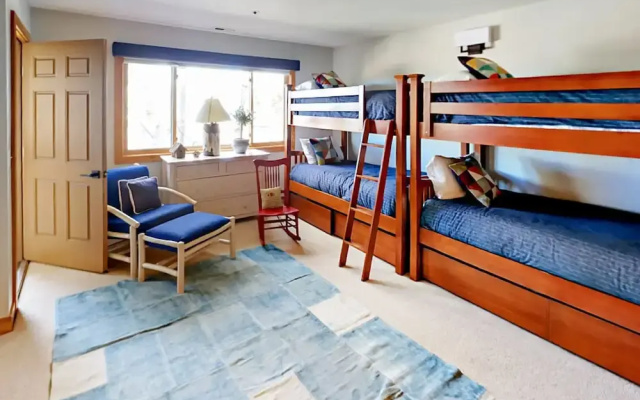 1585 Empire Avenue Condo Unit 303