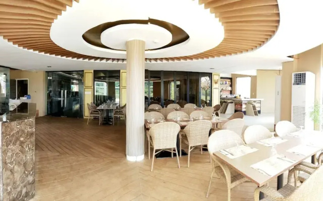 Safari Hotel And Villas