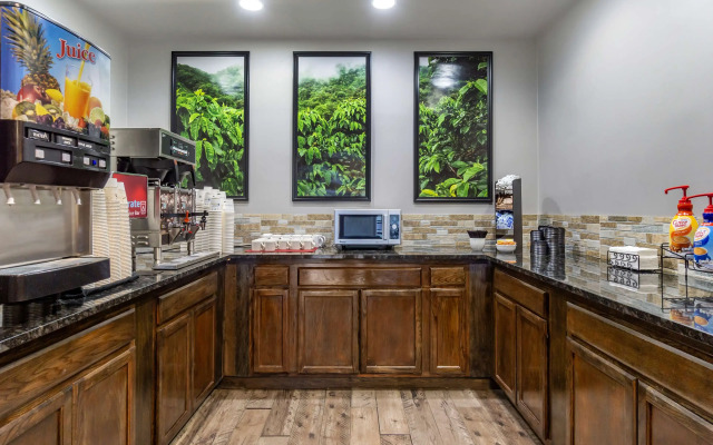 Best Western Plus Lake Front Hotel