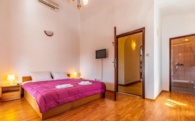 Stunning Home in Medulin With Wifi and 7 Bedrooms