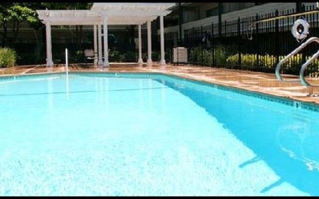 Oakwood At 1094 Tanland Drive