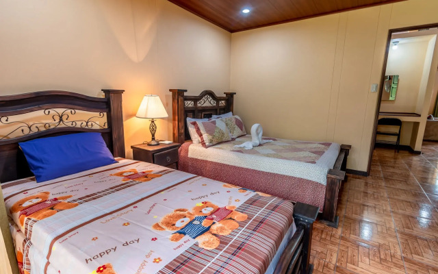 Aunty Arenal Lodge