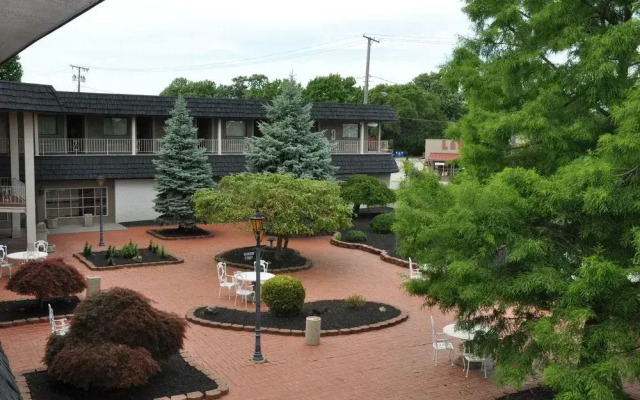 Sandusky Hotel Inn and Suites