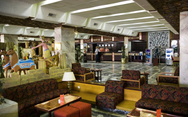Aracan Eatabe Luxor Hotel