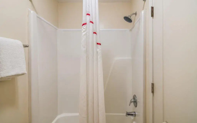 Red Roof Inn & Suites Pensacola East - Milton