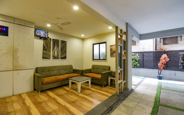 Fabhotel Royce Studio Apartments