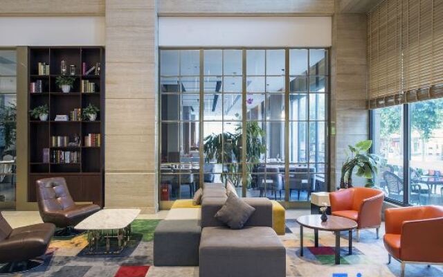 Wassim R Hotel