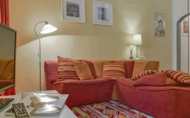 Scarlett Halldis Apartment