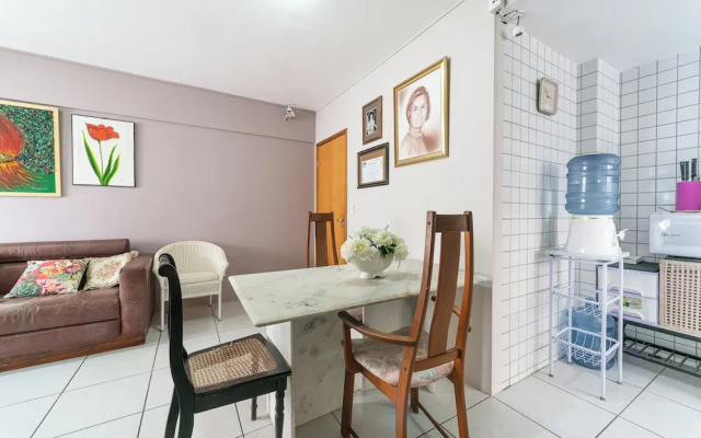 Apt 2 quartos com varanda próximo Praça Casa Forte o bairro mais agradável do Recife ARN901
