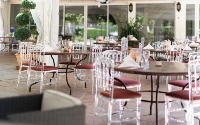 Logis Hôtel Domaine les Falaises