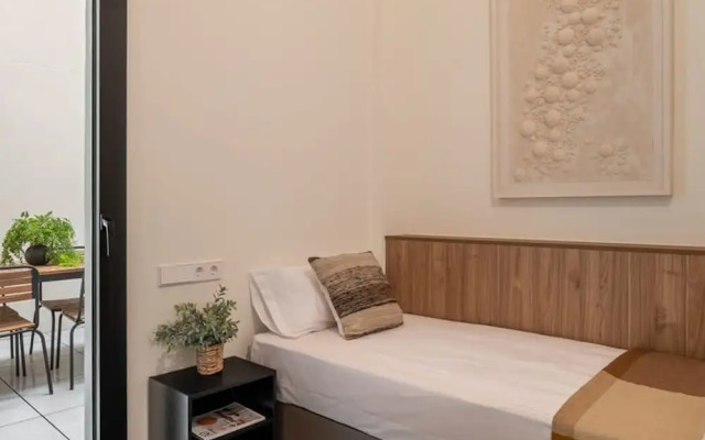 Sant Pau Patio 2BR Near Avinguda Gaud With Patio