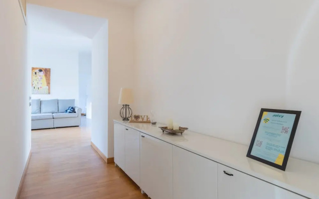 Welcoming Flats by Lake Como