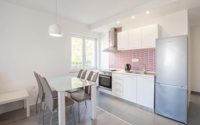 Amazing Apartment in Podstrana With Wifi and 1 Bedrooms