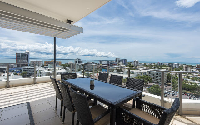 Darwin Executive Suites & FREE CAR