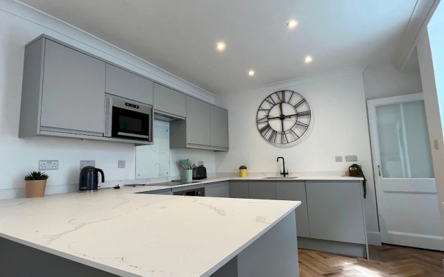 Spacious 5 Bed House Close to Seafront Penzance