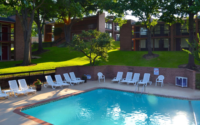 Magnuson Grand Hotel & Conference Center Tyler