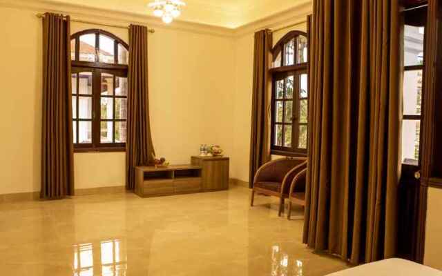 Van Xuan Royal Hotel