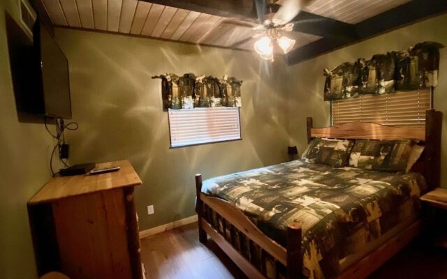 Million Dollar View - Four Bedroom Cabin