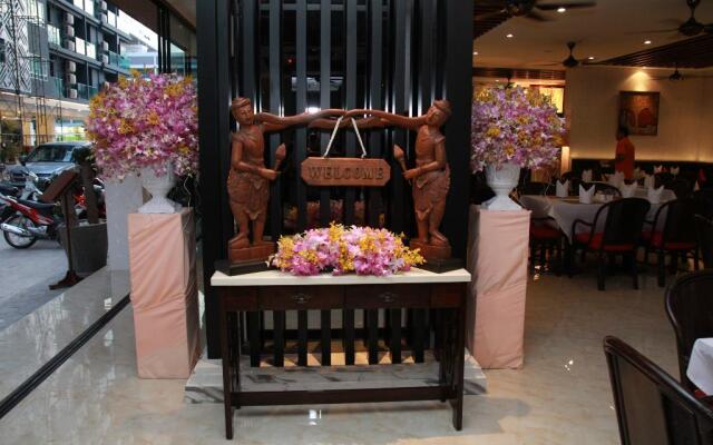 Hemingways Silk Hotel