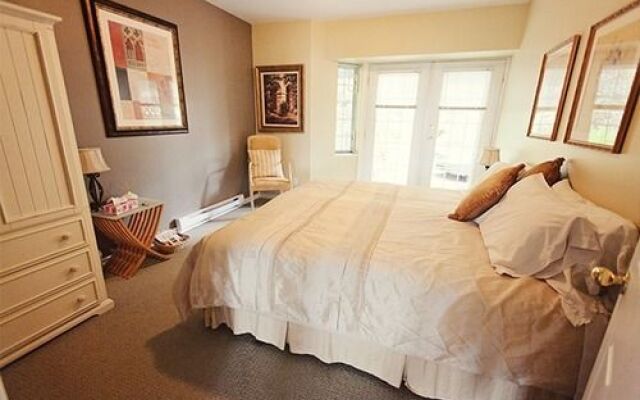 The Lodge at Weir's Beach