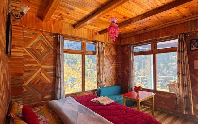 Cafe Kush Tosh And Stay