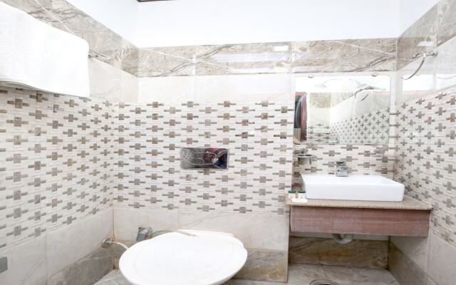 OYO 14515 Hotel Paras Regency