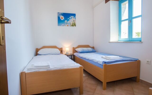 Modern Holiday Home With Pool in Sveti Lovrec Croatia