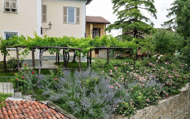 Mansion in Ovada With Pool and Scenic Hills