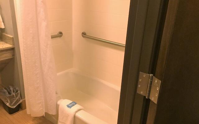 Holiday Inn Express & Suites Perry-National Fairground Area #34 by IHG