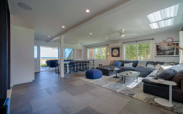 Hanalei Beachfront 3 Bedroom Home by RedAwning