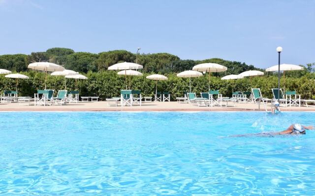 Residence with pool in San Vincenzo