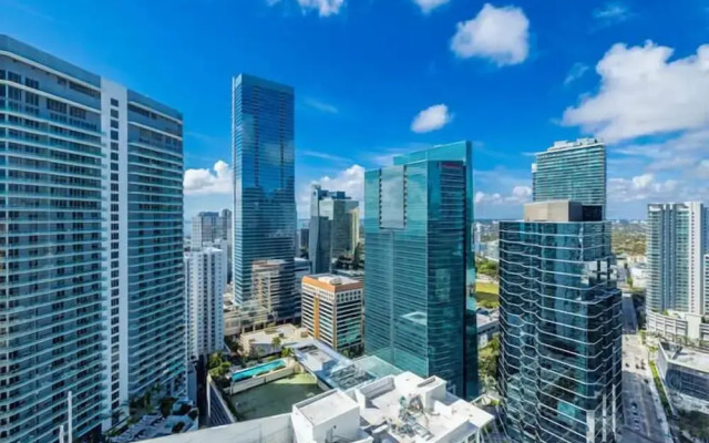 Miami Brickell unit Balcony Pool 1 pkg