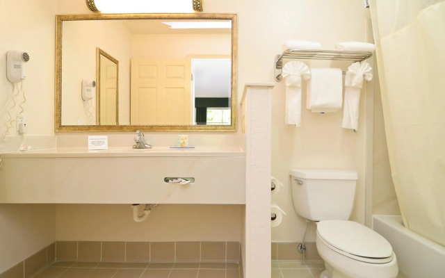 Quality Inn & Suites Biltmore East