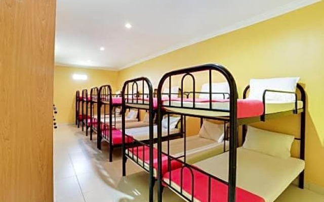 SPOT ON 89623 Nawawi's Backpackers