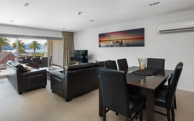 Luxury Waterfront Apartment - Abode No 1