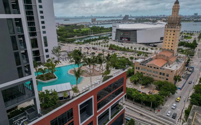 Rumrunner Downtown Pool Gym Full Service Tower