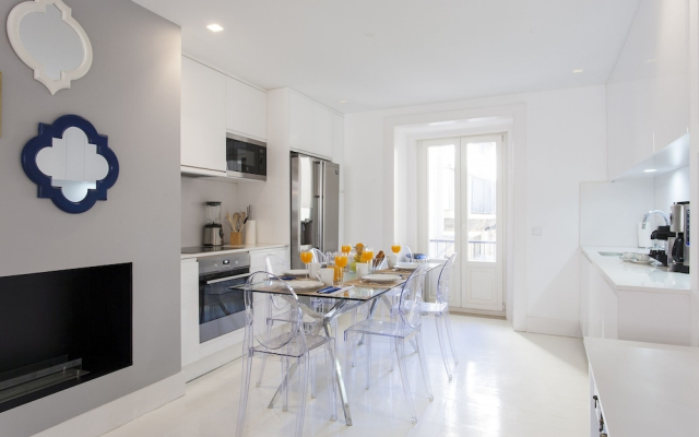 JOIVY Gorgeous 2-bed home, 3 mins from Lisbon Cathedral