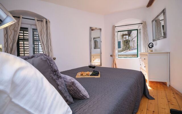 Apartment Galeriana Palace by Litto