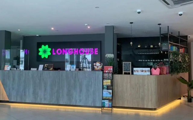 Hotel Longhouse