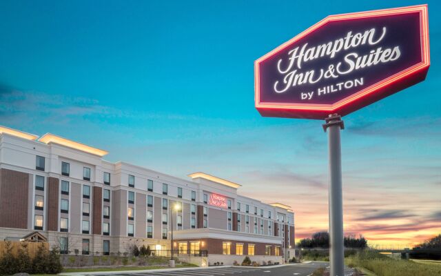 Hampton Inn & Suites Newburgh Stewart Airport