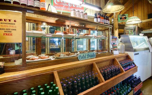 The Smoke House Lodge And Cabins