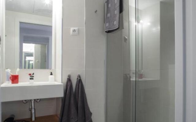 Stylish Modern Gracia Apartment 2A