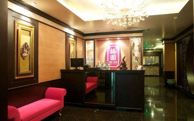 Jolly Suites Petkasem