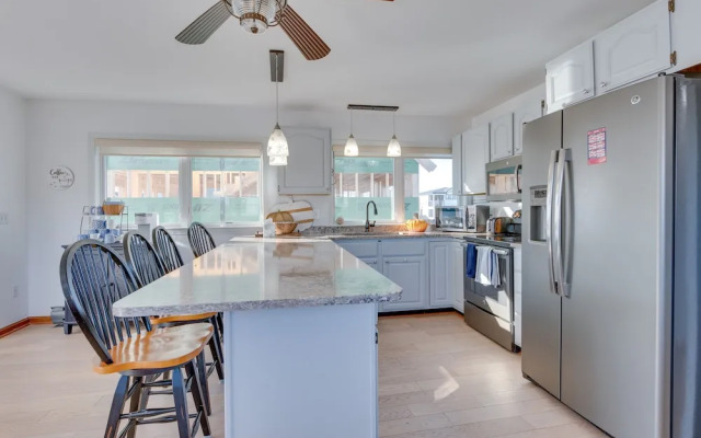 Wells Beach House w/ Ocean-view Deck
