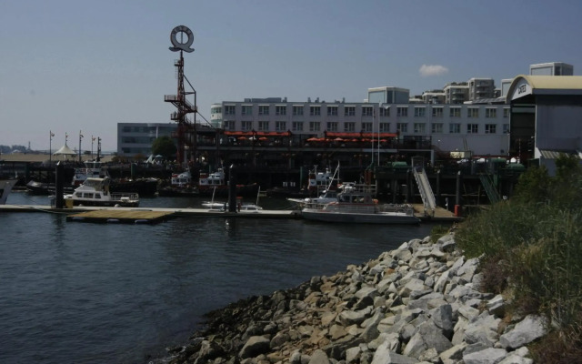 Lonsdale Quay Hotel